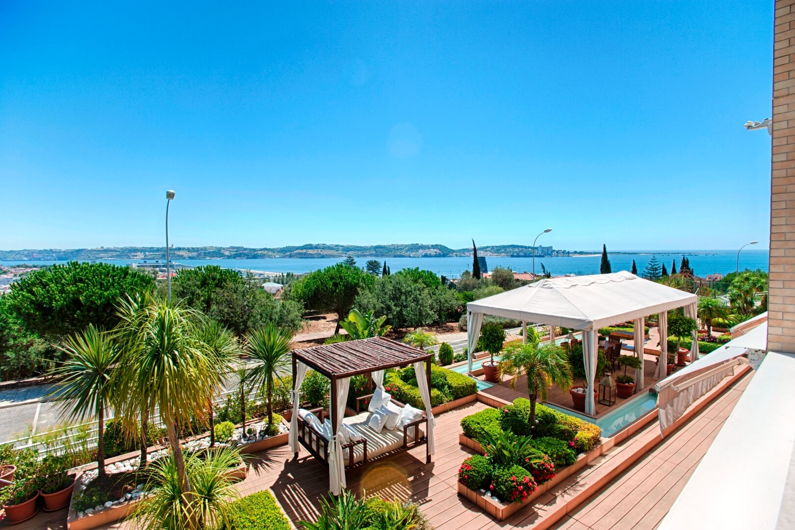 LUXURY VILLAS AND APARTMENTS FOR SALE ALONG THE RIVER TAGUS, SPAIN AND PORTUGAL